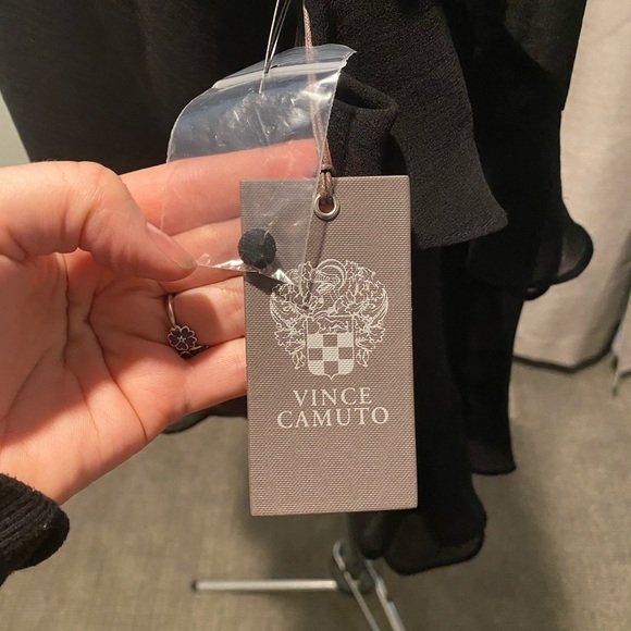 NWT Vince Camuto ruffle sleeve blouse - Picture 6 of 7